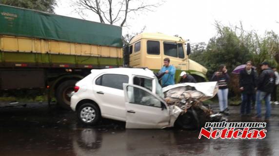 Colisão frontal de automóvel e carreta deixa um morto em Giruá - foto 2