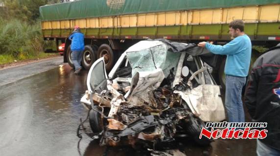 Colisão frontal de automóvel e carreta deixa um morto em Giruá - foto 3