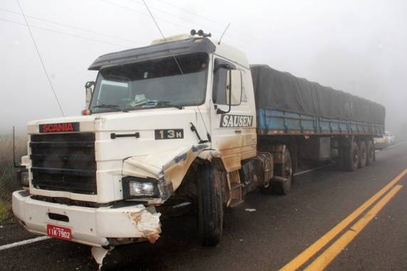 Acidente entre Saveiro e Carreta deixa uma
pessoa ferida na RSC 377 em Santiago - foto 3