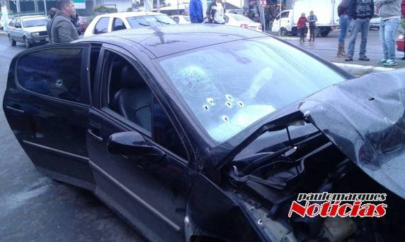 Criminoso morre e policial militar fica ferido em tiroteio em Viamão - foto 7