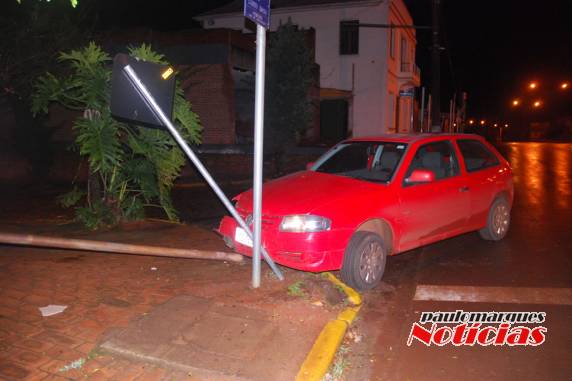 Ladrões em fuga batem veículo no centro de Três de Maio e são presos pela BM - foto 4