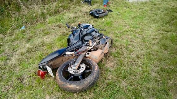 Motociclista colide em barranco na Perimetral Leste em Passo Fundo - foto 3