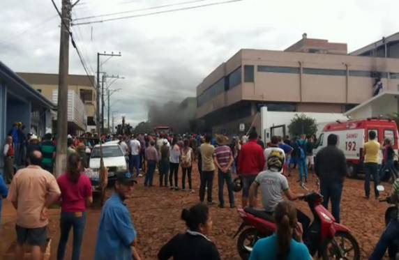 Incêndio atinge supermercado no centro de Tenente Portela - foto 5