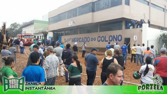 Incêndio atinge supermercado no centro de Tenente Portela - foto 4