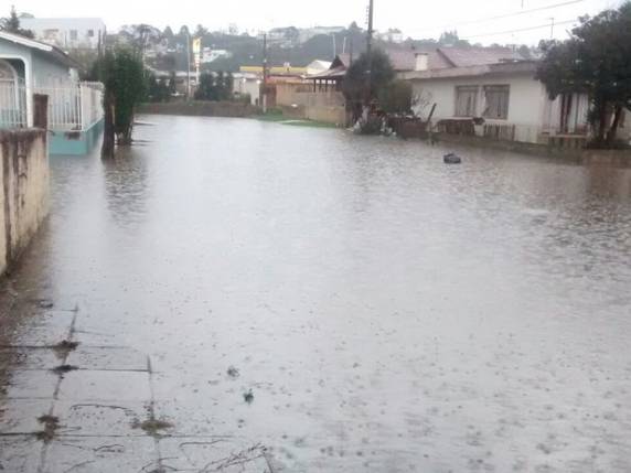 Oeste e Serra de SC registram alagamentos e destelhamentos - foto 4
