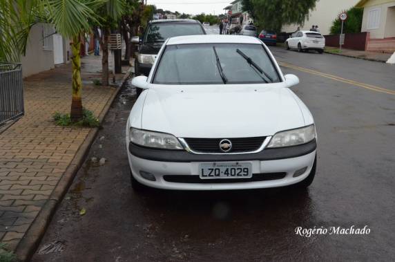 Depois de uma colisão veículo invade escritório no centro de Sarandi - foto 3