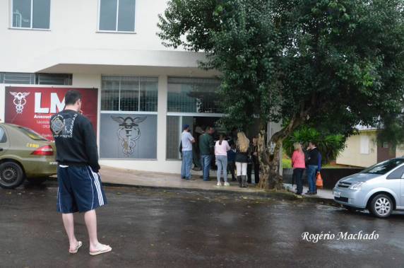 Depois de uma colisão veículo invade escritório no centro de Sarandi - foto 5