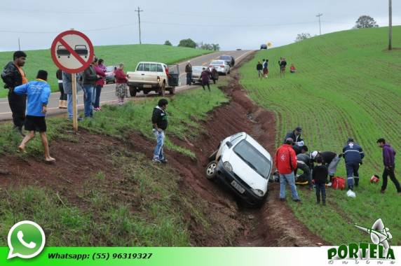 Estoura pneu e carro desce barranco na
ERS-330 em Miraguaí - foto 2