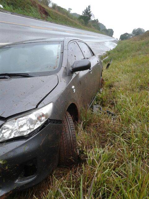 Motorista sai ileso depois de uma saída de pista com automóvel na BR-285 - foto 3