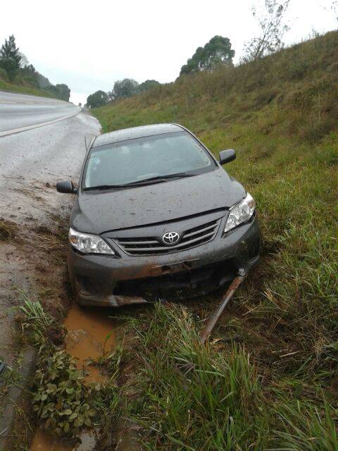 Motorista sai ileso depois de uma saída de pista com automóvel na BR-285 - foto 2