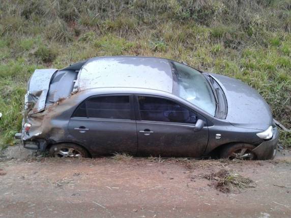 Motorista sai ileso depois de uma saída de pista com automóvel na BR-285 - foto 4