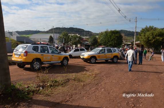 Perseguição policial termina com um homem
preso e um menor apreendido em Sarandi - foto 4
