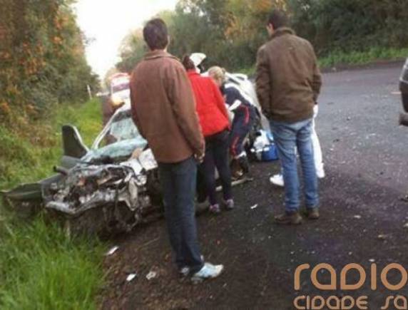 Motorista fica gravemente ferido em colisão de automóvel e ônibus na 

ERS-344 - foto 3