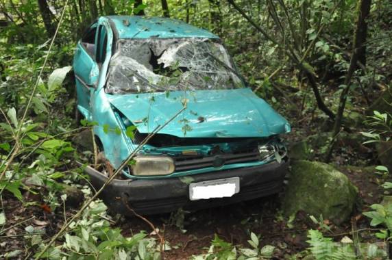 Motorista 

perde o controle e veículo desce ribanceira Frederico Westphalen - foto 3