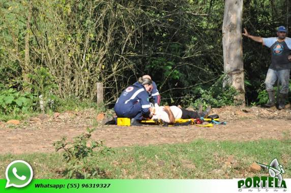 Acidente entre ambulância
de Redentora e uma caminhonete na RSC-472 em Palmitinho - foto 2