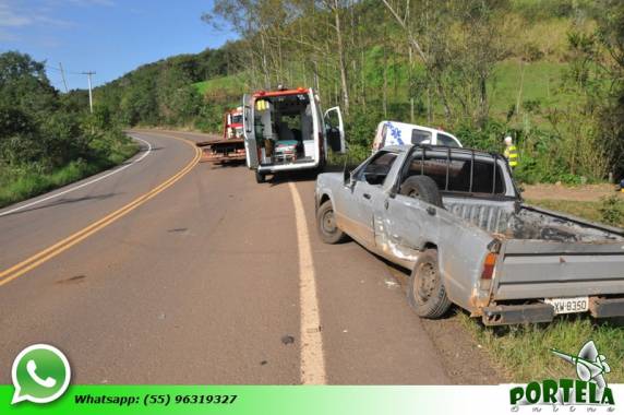 Acidente entre ambulância
de Redentora e uma caminhonete na RSC-472 em Palmitinho - foto 3