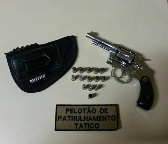 Homem é preso pela Polícia Militar com arma de fogo em Camboriú - foto 3