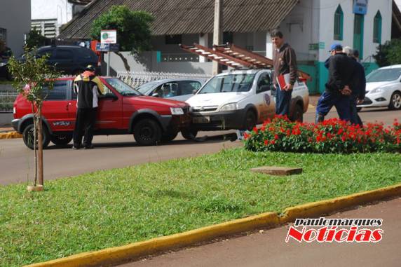 Acidente com danos materiais no centro de Três de Maio - foto 3