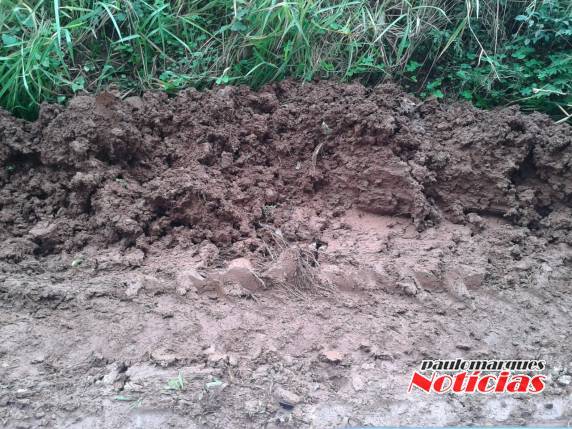 Obra inacabada provoca transtornos 

para moradores em Três de Maio - foto 3