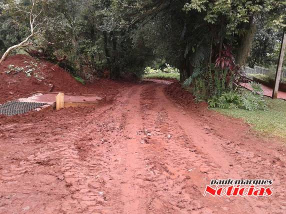 Obra inacabada provoca transtornos 

para moradores em Três de Maio - foto 5