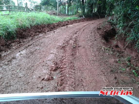 Obra inacabada provoca transtornos 

para moradores em Três de Maio - foto 4