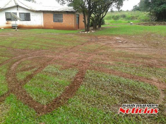 Obra inacabada provoca transtornos 

para moradores em Três de Maio - foto 7