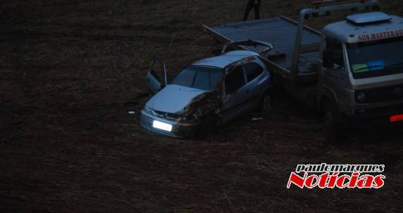 Veículo com duas pessoas capota na Perimetral em Bela Vista/Três de Maio - foto 3