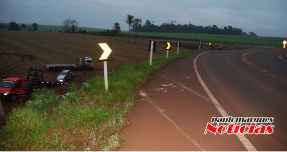 Veículo com duas pessoas capota na Perimetral em Bela Vista/Três de Maio - foto 2