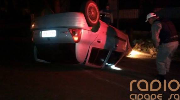 Motorista perde controle e capota veículo em Santo Ângelo - foto 3