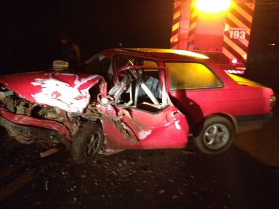 Colisão frontal deixa motorista morto e duas pessoas feridas em SC - foto 3