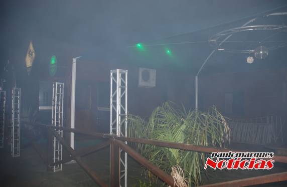 O que parecia incêndio era uma pane na máquina
de gelo seco de casa de eventos em Três de Maio - foto 2