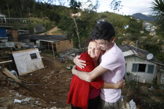 Senhora que perdeu a casa em desmoronamento precisa de ajuda para reconstrução - foto 3
