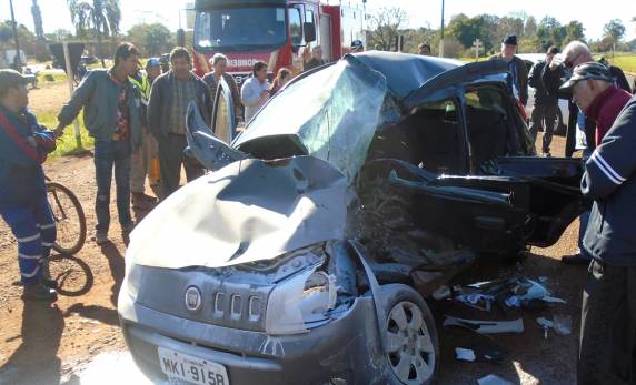 Acidente
deixa quatro feridos na BR 285 em São Luiz Gonzaga - foto 2
