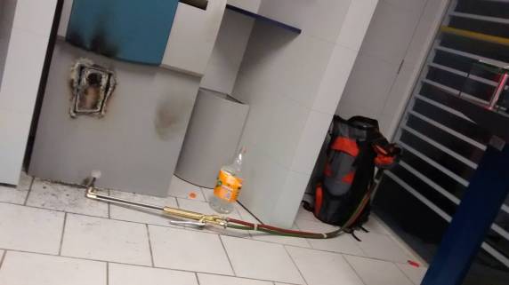 Vídeo mostra prisão de assaltantes dentro de banco em Vale do Sol - foto 4