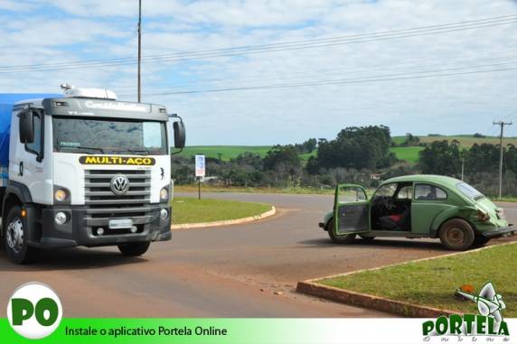 Caminhão e Fusca se envolvem em acidente em trevo de Tenente Portela - foto 3