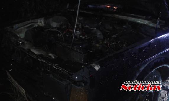 Veículo furtado em Redentora é
consumido pelo fogo em Três de Maio - foto 6