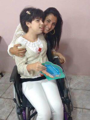 Mãe terá de vender próprias
roupas para custear tratamento de filha no RS - foto 3