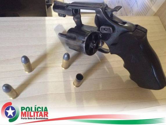 Polícia Militar de Porto belo prende homem por porte
ilegal de arma de fogo - foto 3