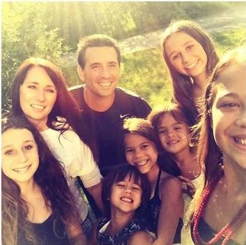  Coração de mãe é grande 

mesmo: família adota quatro irmãs - foto 3