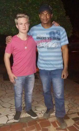 Adolescentes viram estrangeiro derrubar o dinheiro em rua de Santa Rosa