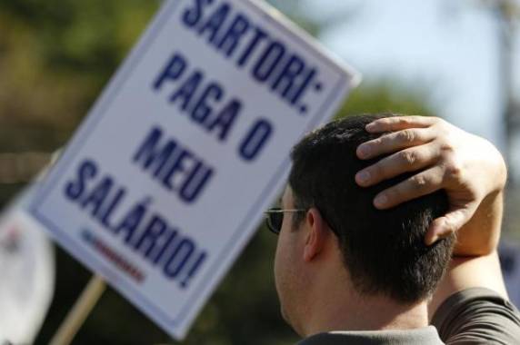 Brigadianos se recusam a sair às ruas com viaturas em condições 

irregular e sem fardamento adequado neste domingo