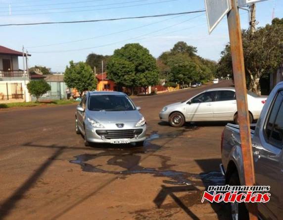Colisão ocasiona estragos em estrutura de garagem de veículos em Santo Ângelo - foto 3
