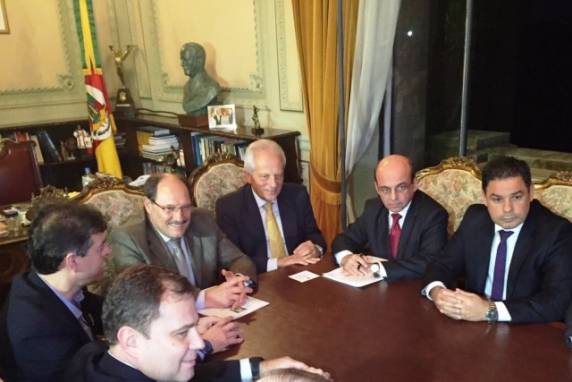 Após a reunião, Sartori deve conceder entrevista à 

imprensa