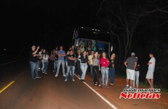 Manifestação com queima de pneus interrompeu o trânsito na BR-472 em Três de Maio - foto 4