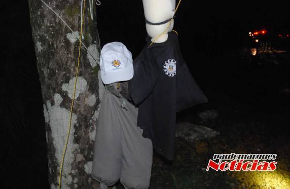 Manifestação com queima de pneus interrompeu o trânsito na BR-472 em Três de Maio - foto 7