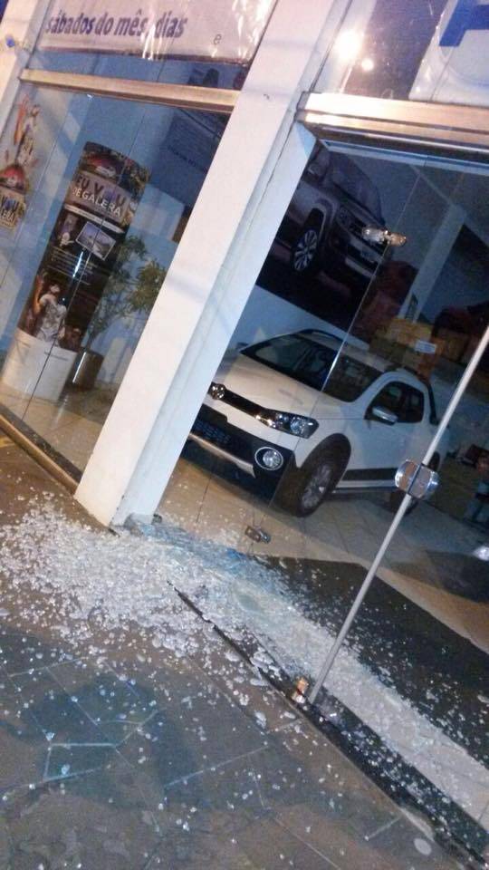 Mais uma noite de assaltos, furtos e arrombamentos em Carazinho - foto 3