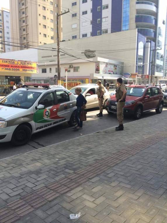 Polícia Militar de Itapema 

prende estelionatária - foto 3