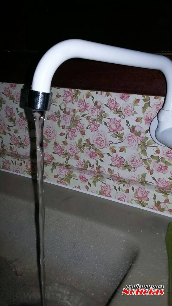 Moradores do bairro Sol Nascente se queixam da
pouca força da água da CORSAN - foto 3