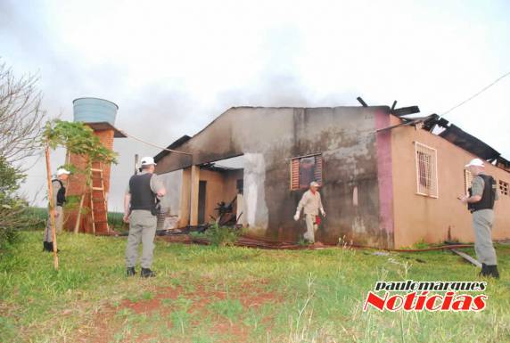 Boate é destruída pelo fogo em Três de Maio - foto 6