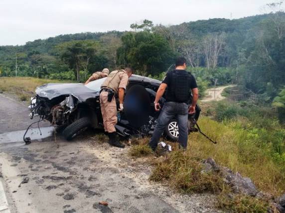 Assalto no PR termina com batida frontal e mortes no Norte de SC - foto 2